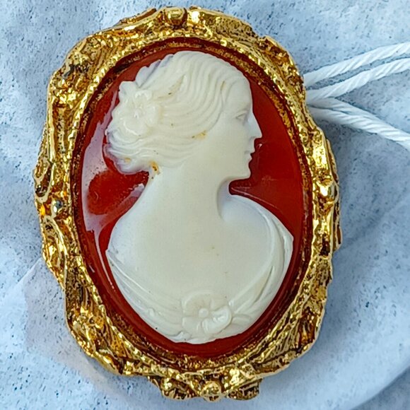 Victorian Inspired Romantic Cameo Brooch - Picture 1 of 3
